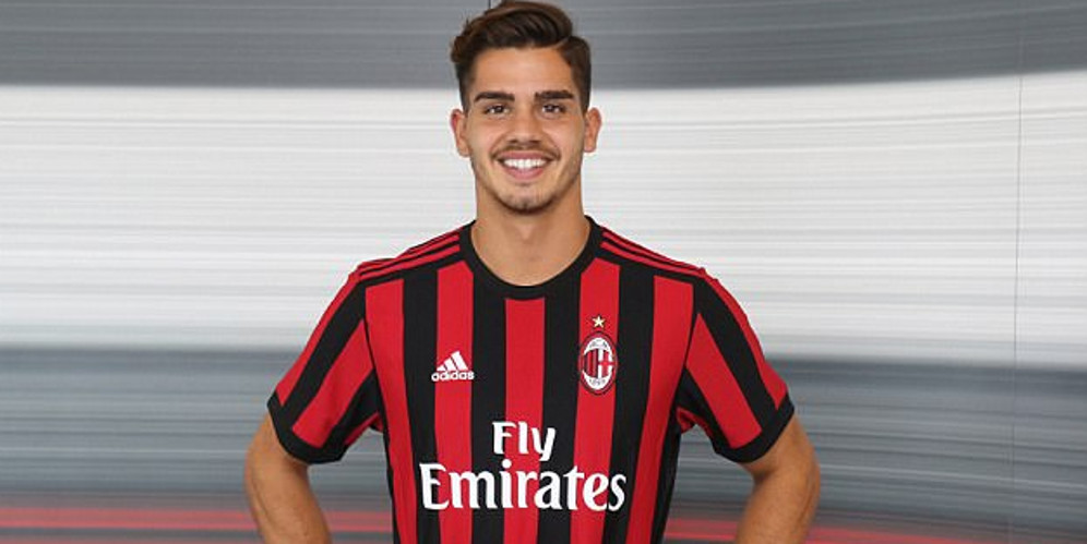 Welcome To AC Milan, Andre Silva!